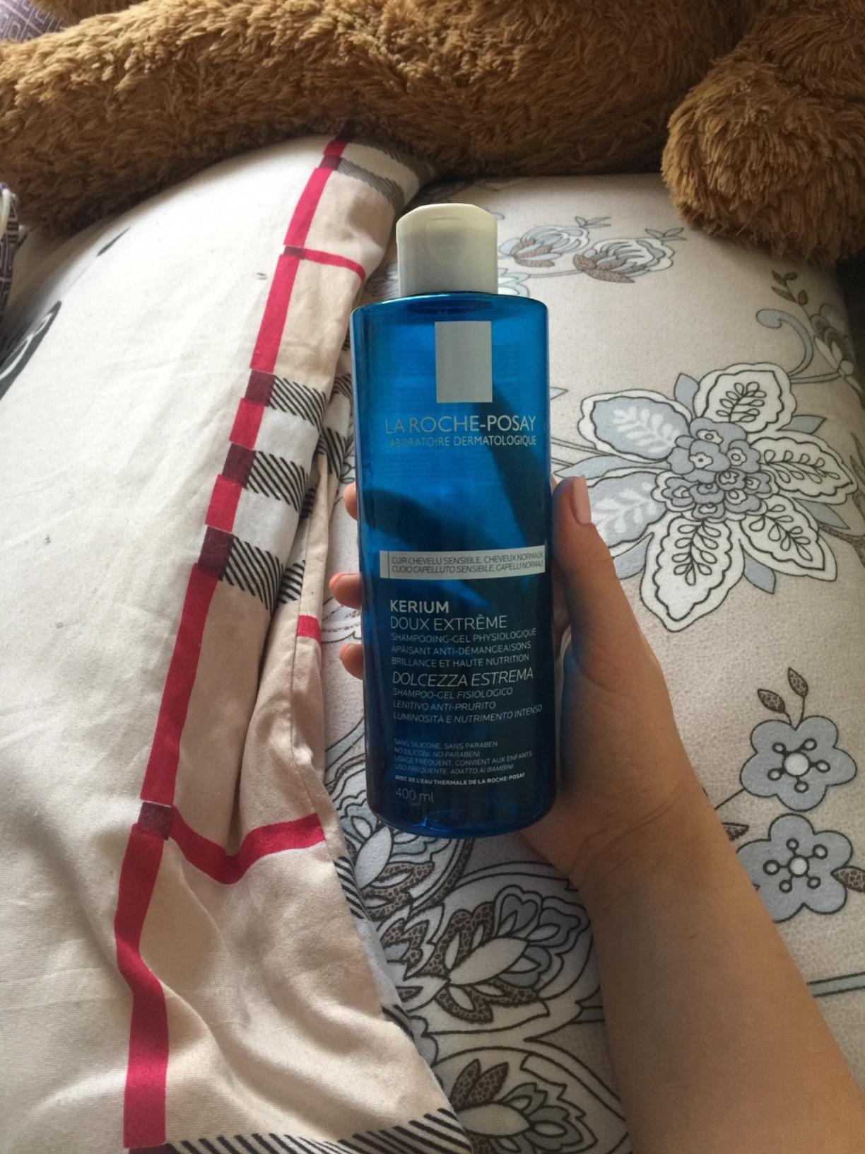 Cute felice, capelli leggeri